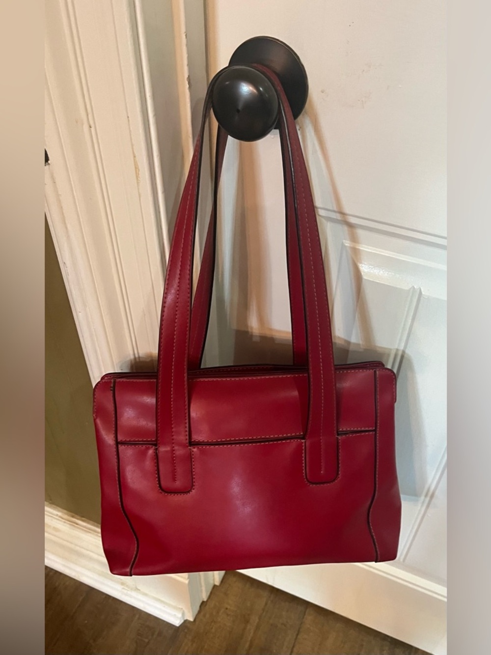 Women’s Classic Red Tote Bag - Liz Claiborne Crazy Horse Everyday Shoulder Bag - Picture 7 of 12